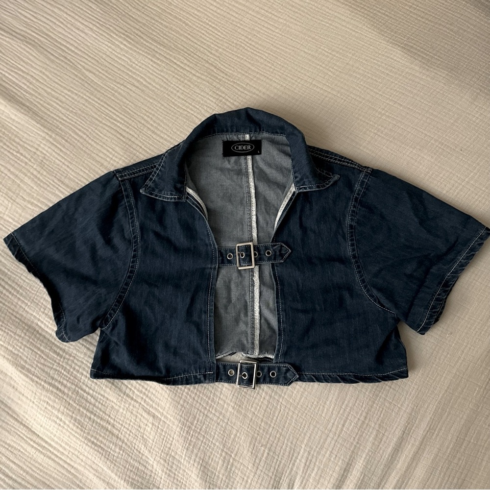 Cider Cut Out Denim Buckle Crop Top, Large